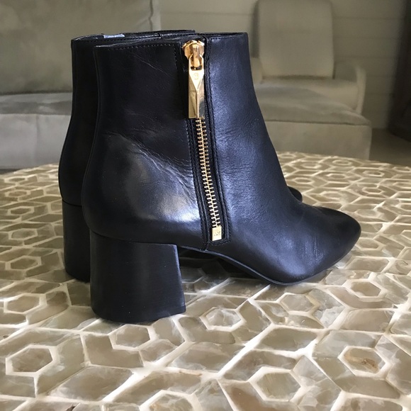LIKE NEW!  MICHAEL Michael Kors Alane Flex Bootie - Picture 5 of 12